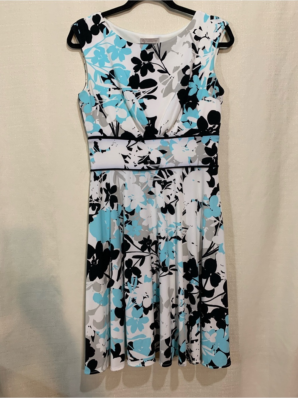Sleeveless Floral A-Line Dress in White, Black & Light Blue a2/41